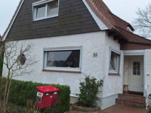 Einfamilienhaus zum Kauf 299.000 € 4,5 Zimmer 130 m² 880 m² Grundstück Kücknitz Lübeck 23569