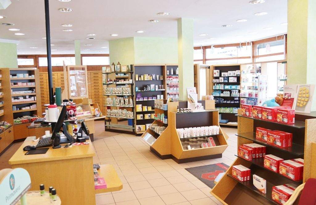 Immobilie in Nesselwang - Wohn- und Geschäftshaus mit Apotheke und Kfz-Stellplätze auf eigenem Grundstück - Bild 1