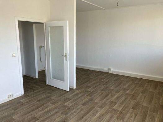Wohnung zur Miete 340 € 3 Zimmer 58,1 m² 8. Geschoss frei ab 01.02.2026 Kastanienstraße 3 Lusan Gera 07549