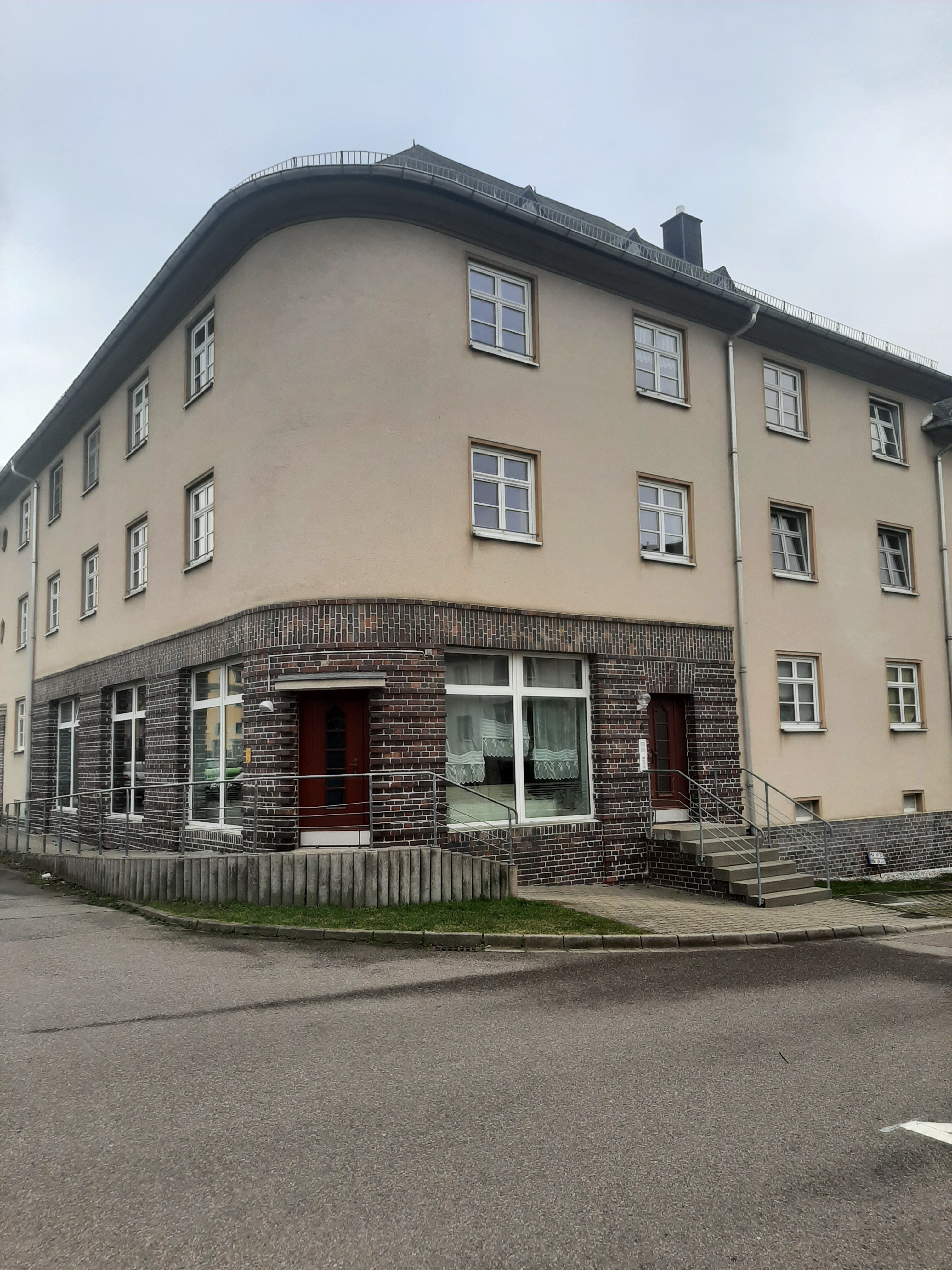 Wohnung zum Kauf 60.000 € 2 Zimmer 44 m²<br/>Wohnfläche EG<br/>Geschoss ab sofort<br/>Verfügbarkeit Hartmannsdorf 09232