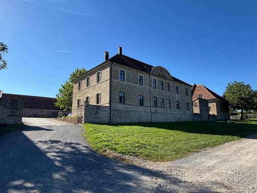 Wohnung zur Miete 777 € 4 Zimmer 97,1 m² Geschoss 1/2 frei ab 01.11.2026 Hallburg 1 Volkach Volkach 97332