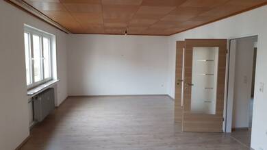 Wohnung zur Miete 975 € 5 Zimmer 151 m² Geschoss 1/3 frei ab 01.09.2025 Sandstraße 2 Diespeck Diespeck 91456