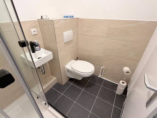 WG-Zimmer zur Miete auf Zeit 820 € 16 m² frei ab sofort Engadiner Straße Thalk.Obersendl.-Forsten-Fürstenr.-Solln München 81475
