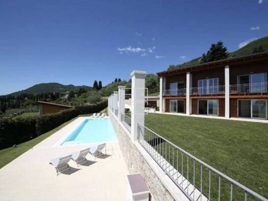 Villa zum Kauf 3 Zimmer 335 m² 2.500 m² Grundstück Via dei Colli Gardone Riviera 25083
