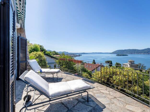 Einfamilienhaus zum Kauf 1.280.000 € 9 Zimmer 254 m² 600 m² Grundstück frei ab sofort Verbania 28925