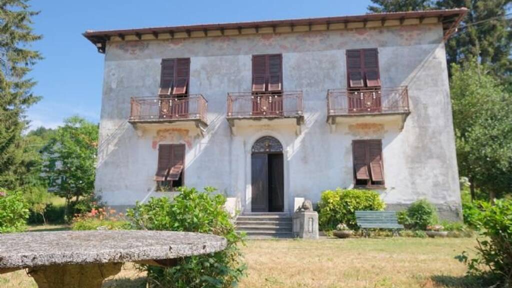 Herrenhaus zum Kauf 135.000 € 10 Zimmer 300 m² 1.200 m² Grundstück frei ab sofort Urbe Savona 17048