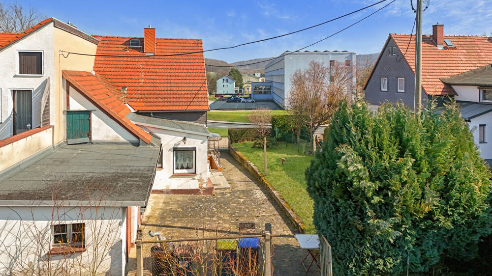 Immobilie in Neustadt in Sachsen - Klassischer Charme in Neustadt (Sa): Gemütliche 5-R-Doppelhaushälfte mit grünem Grundstück (590 m2) - Bild 3