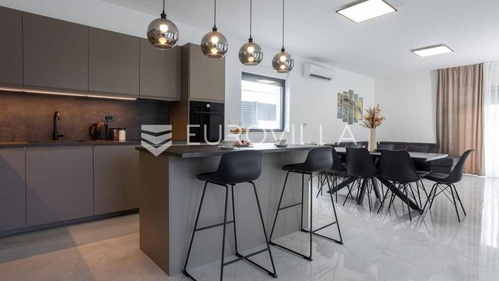 Haus zur Miete 2.200 € 3 Zimmer 120 m² Veliki Brocanac Klis 21231