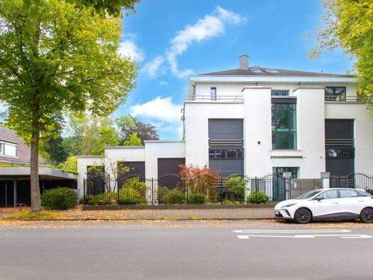 Mehrfamilienhaus zur Miete 15.000 € 13 Zimmer 700 m² 856 m² Grundstück Rath Düsseldorf 40472