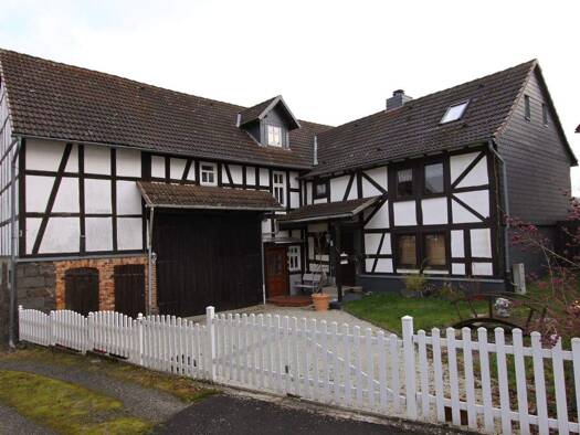 Mehrfamilienhaus zum Kauf 369.000 € 11 Zimmer 338 m² 822 m² Grundstück Burg-Gemünden Gemünden 35329