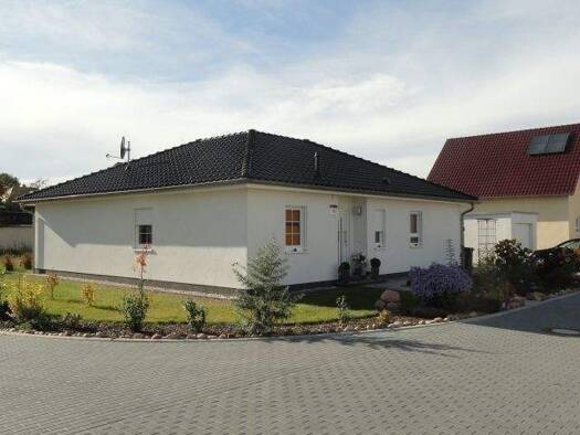 Bungalow zum Kauf provisionsfrei 299.800 € 3 Zimmer 80 m² 494 m² Grundstück Zum Blauen See 36 Borna 04552