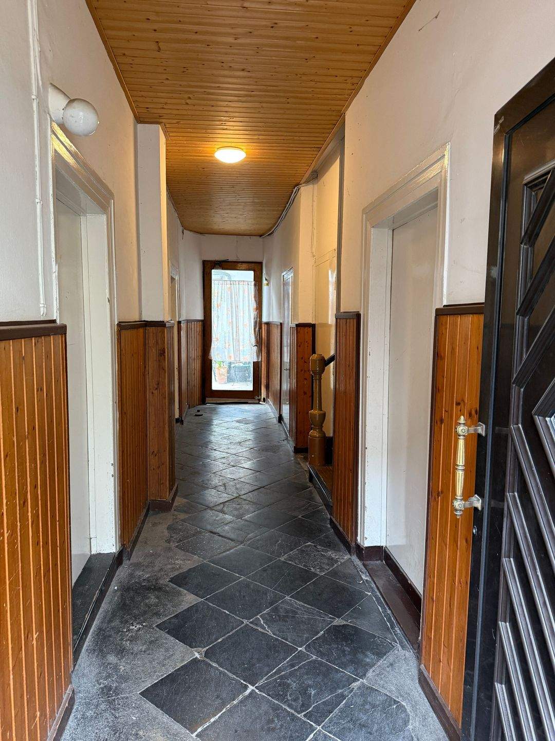 Immobilie in Krefeld - Voll vermietetes Mehrfamilienhaus mit separatem Fachwerkhaus in zentraler Lage von Krefeld - Bild 2