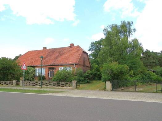 Einfamilienhaus zum Kauf 148.000 € 5 Zimmer 127 m² 1.945 m² Grundstück frei ab sofort Hauptstraße 26 Stapel Amt Neuhaus 19273