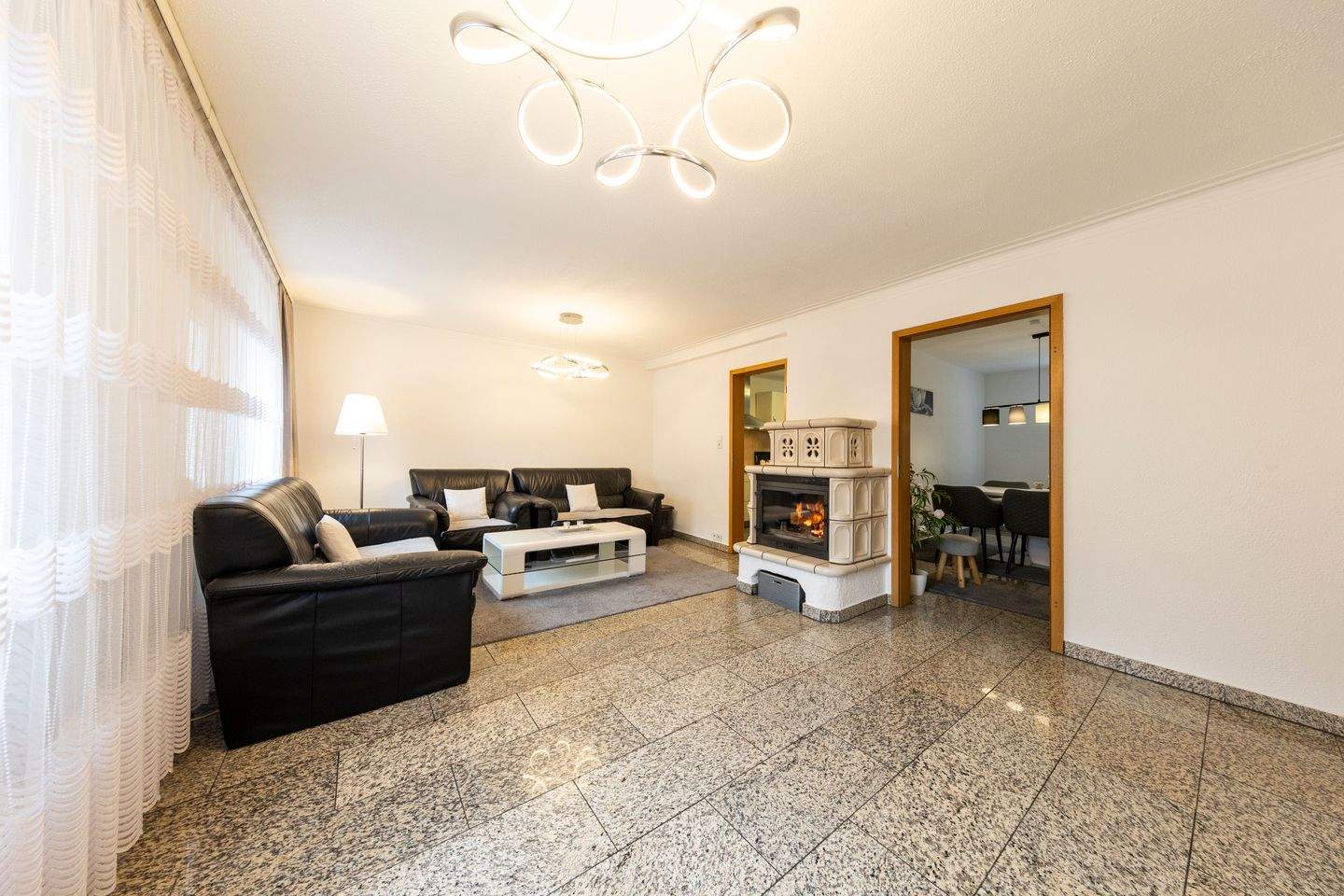 Immobilie in Bönnigheim - Gepflegtes Einfamilienhaus mit viel Platz für Ihre Familie - Bild 3