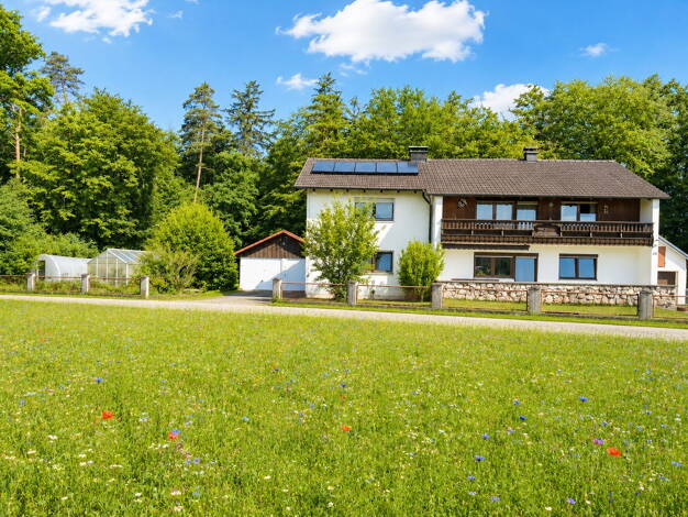 Mehrfamilienhaus zum Kauf provisionsfrei 659.000 € 11 Zimmer 250 m² 2.300 m² Grundstück Emmerting 84547