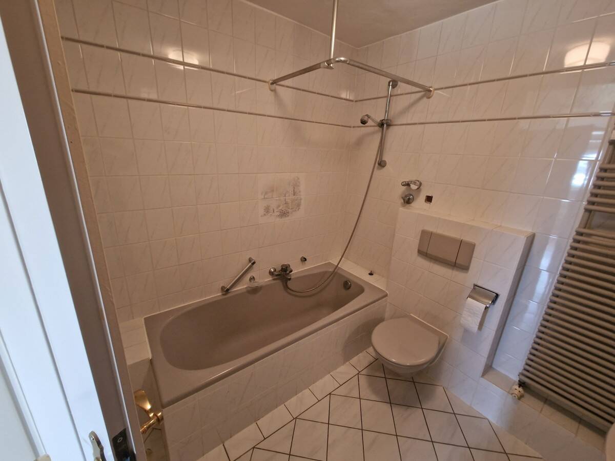 Immobilie in Dreieich - Grosszügige 3-Zi.- Wohnung mit Loggia und Traumblick über Götzenhain - Bild 4