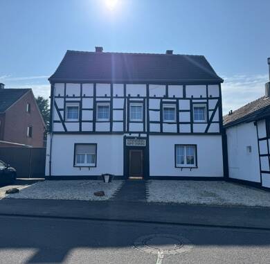 Mehrfamilienhaus zum Kauf 279.000 € 7 Zimmer 180 m² 1.243 m² Grundstück Buir Kerpen 50170
