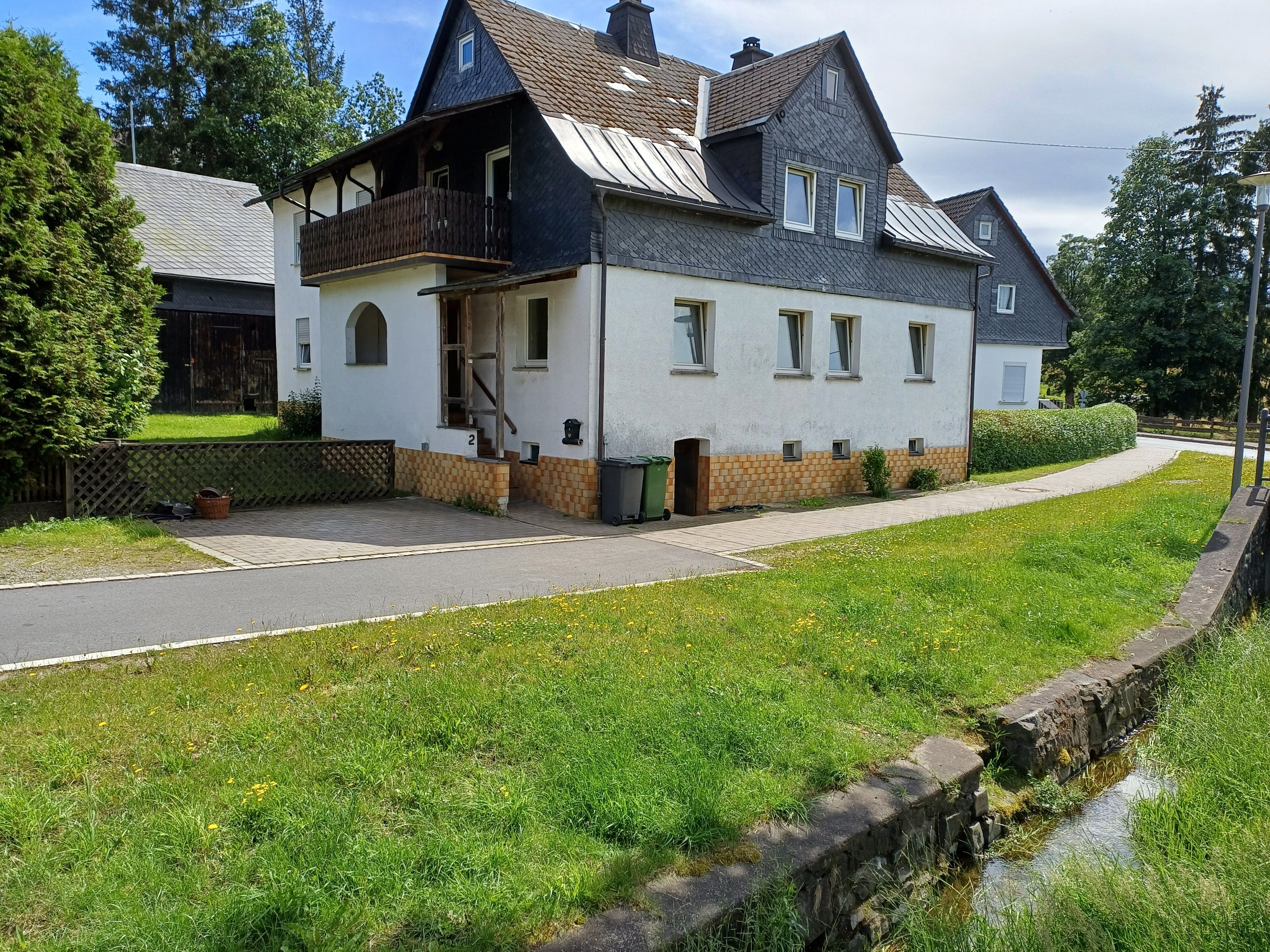 Mehrfamilienhaus zum Kauf provisionsfrei 115.000 € 8 Zimmer 228 m²<br/>Wohnfläche 651 m²<br/>Grundstück ab sofort<br/>Verfügbarkeit Haßlach Teuschnitz 96358