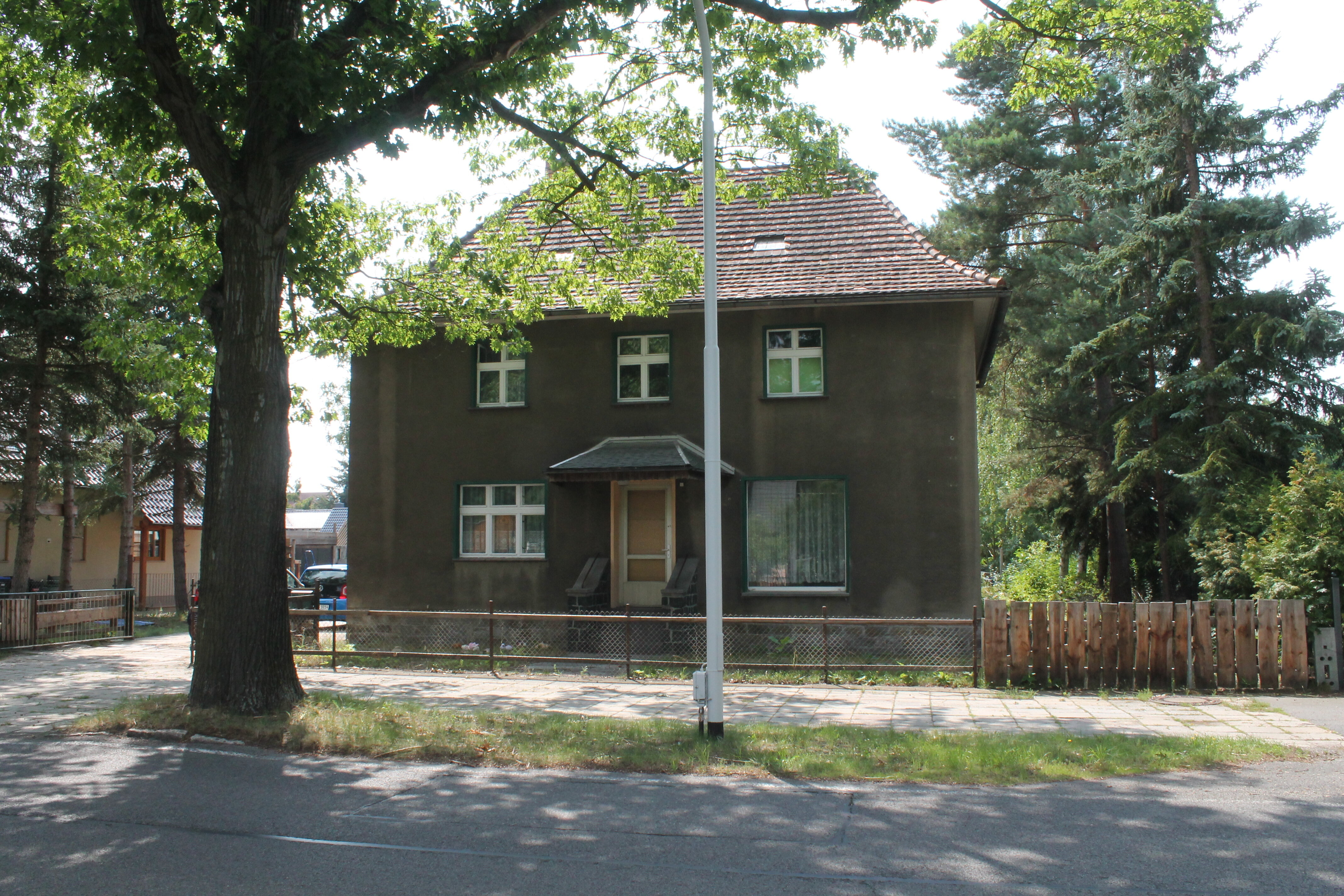 Einfamilienhaus zum Kauf als Kapitalanlage geeignet 44.000 € 120 m²<br/>Wohnfläche 1.715 m²<br/>Grundstück Lessingstraße 24 Knappenrode Hoyerswerda 02977