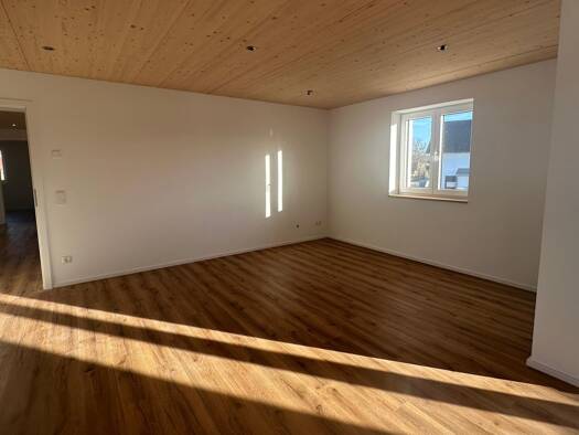 Wohnung zur Miete 1.299 € 4,5 Zimmer 136 m² Geschoss 2/3 frei ab sofort Illmensee 88636