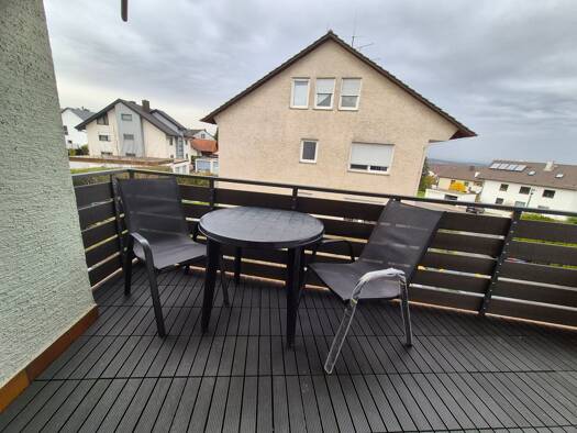 Wohnung zur Miete 950 € 4 Zimmer 99 m² Geschoss 2/3 frei ab sofort Kist 97270