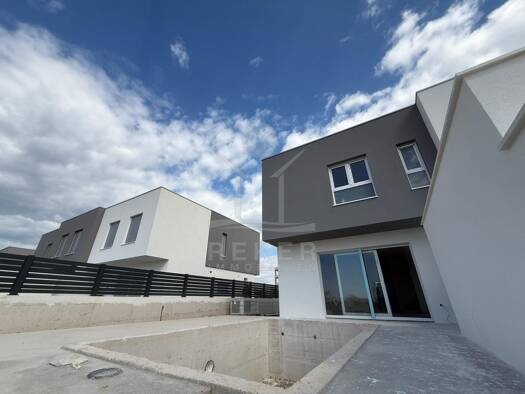 Reihenmittelhaus zum Kauf - Erstbezug 395.000 € 4 Zimmer 100,3 m² Vodice 22211