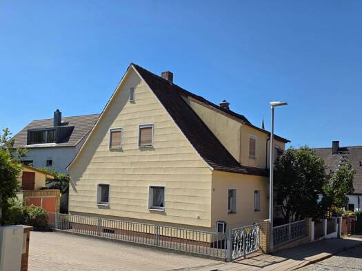 Doppelhaushälfte zum Kauf 378.000 € 4,5 Zimmer 85 m² 171 m² Grundstück frei ab 01.11.2026 Herzogenaurach Herzogenaurach 91074