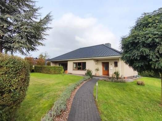 Bungalow zur Miete 1.550 € 4,5 Zimmer 130 m² 900 m² Grundstück frei ab 01.01.2027 Heist 25492