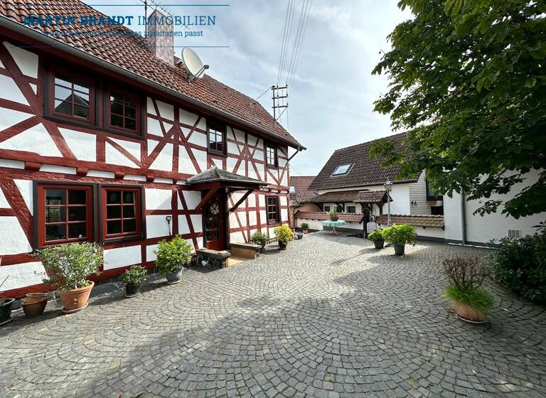 Einfamilienhaus zum Kauf 599.800 € 12 Zimmer 297,7 m²<br/>Wohnfläche 1.143 m²<br/>Grundstück Görsroth Hünstetten / Görsroth 65510