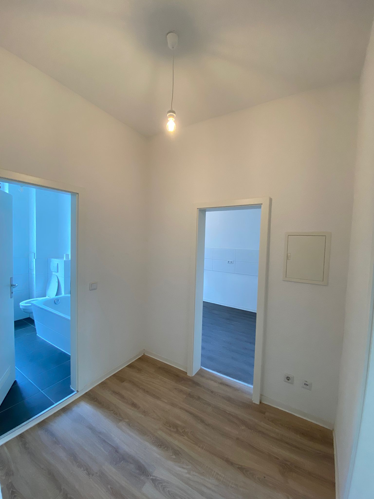 Wohnung zur Miete 338 € 2 Zimmer 51,9 m²<br/>Wohnfläche 1.<br/>Geschoss ab sofort<br/>Verfügbarkeit Auf den Gebinden 26 Zeitz Zeitz 06712