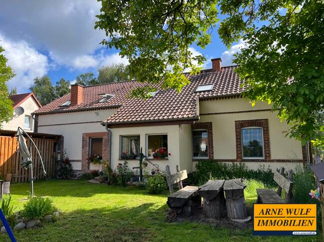 Einfamilienhaus zum Kauf 390.000 € 9 Zimmer 220 m²<br/>Wohnfläche 1.997 m²<br/>Grundstück Herzfeld Herzfeld 19372