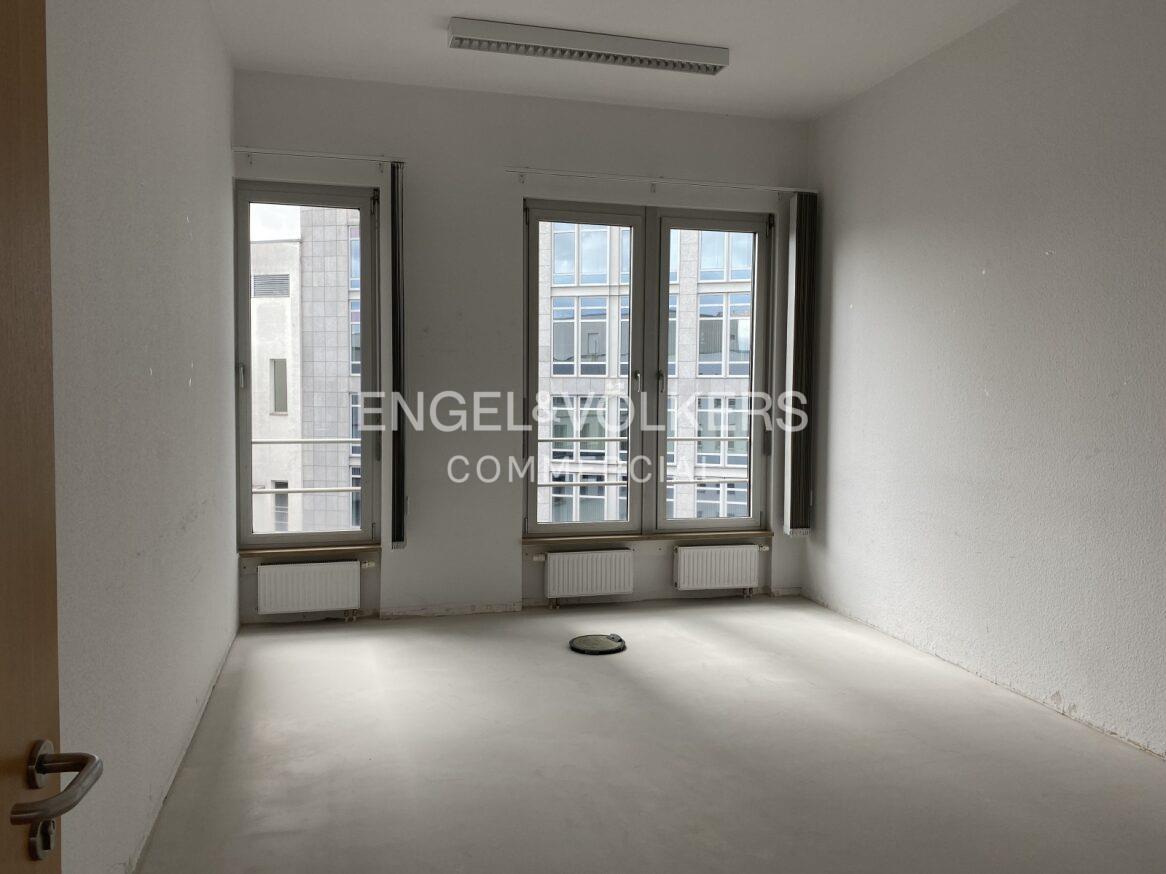 Büro-/Praxisfläche zur Miete 22 € 579 m²<br/>Bürofläche ab 579 m²<br/>Teilbarkeit Mitte Berlin 10117