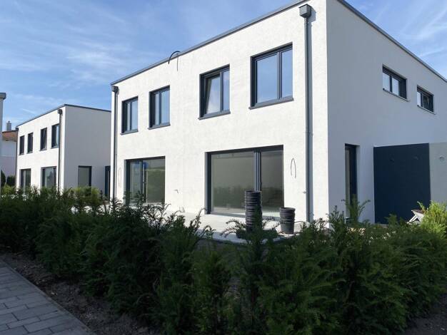 Doppelhaushälfte zur Miete - Erstbezug 2.100 € 5 Zimmer 154 m² 245 m² Grundstück frei ab sofort Gerolfing Ingolstadt 85049