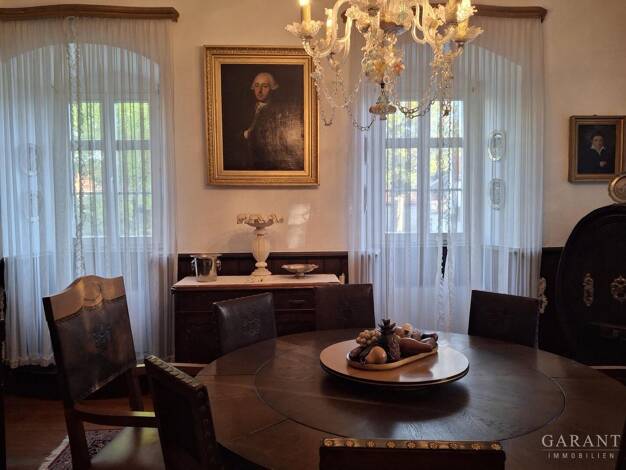 Schloss zum Kauf 1.650.000 € 10 Zimmer 250 m² 3.272 m² Grundstück Schernau Dettelbach 97337