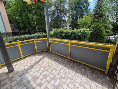 Wohnung zur Miete 530 € 2 Zimmer 82,7 m² EG frei ab 01.07.2025 Virchowstraße 10 Glauchau Glauchau 08371