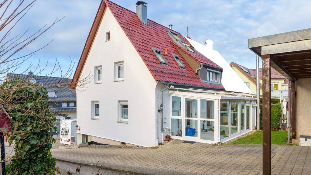 Doppelhaushälfte zum Kauf 389.000 € 6 Zimmer 124 m² 433 m² Grundstück Drei-Eichen-Weg 5 Huchenfeld Pforzheim 75181