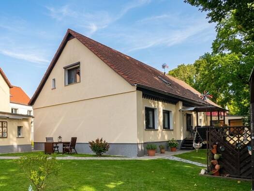 Doppelhaushälfte zum Kauf 243.000 € 5 Zimmer 120 m² 824 m² Grundstück Rössuln Hohenmölsen 06679