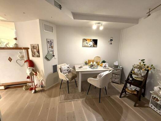 Haus zum Kauf 939.000 € 10 Zimmer 287,2 m² 496 m² Grundstück Dettingen unter Teck 73265