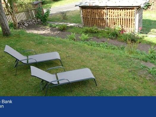 Doppelhaushälfte zum Kauf 145.000 € 8 Zimmer 165 m² 370 m² Grundstück frei ab sofort Bahnhofstraße 19 Lengenfeld 08485