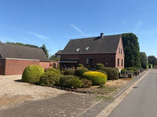 Einfamilienhaus zum Kauf 299.000 € 7 Zimmer 140 m² 11.619 m² Grundstück Qualburg Bedburg-Hau 47551