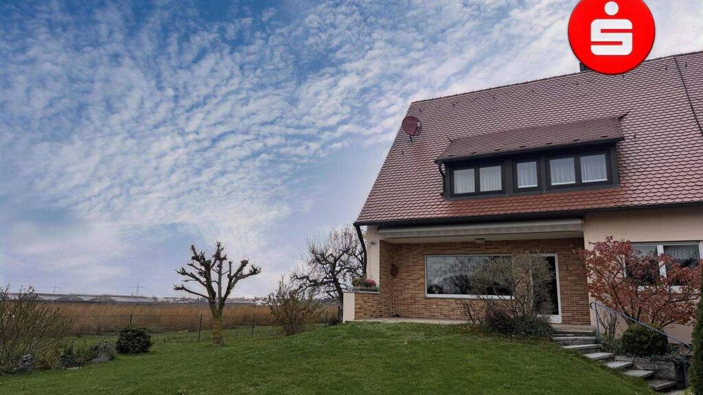 DHH mit großen Garten in Nürnberg-Schniegling