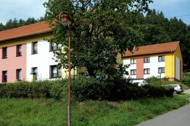 Wohnung zur Miete 449 € 4 Zimmer 69 m² EG Ortstraße 96 Pößneck,Stadt Pößneck 07381