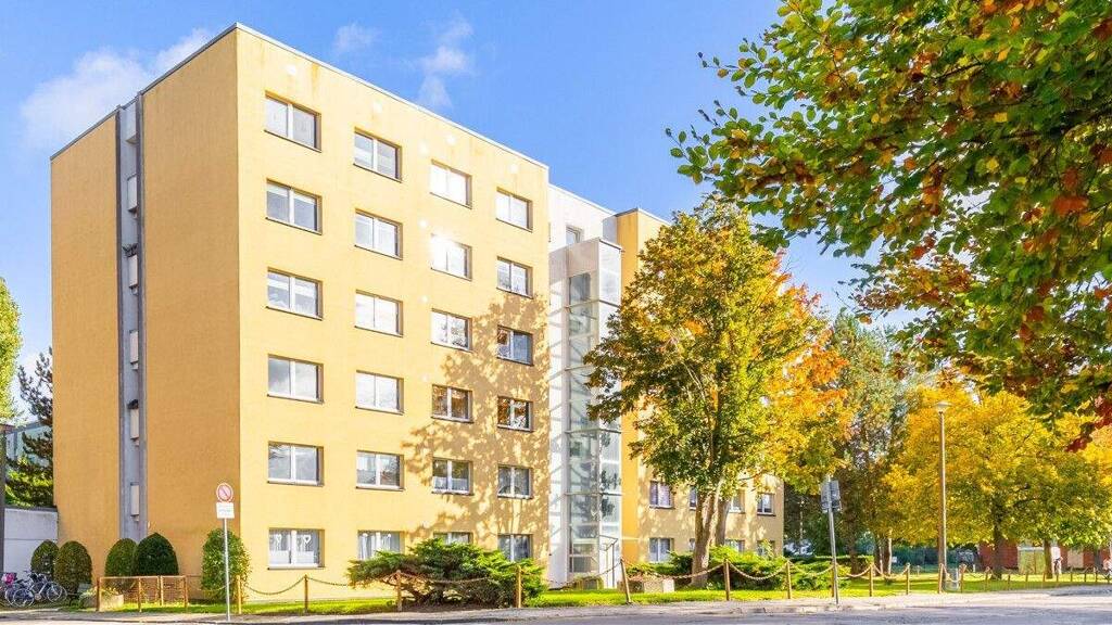 Wohnung zum Kauf 110.000 € 4 Zimmer 98 m² 5. Geschoss frei ab sofort Erich-Weinert-Straße 8 Barth-Süd Barth 18356