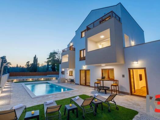 Haus zum Kauf 7 Zimmer 464 m² Kastela 0