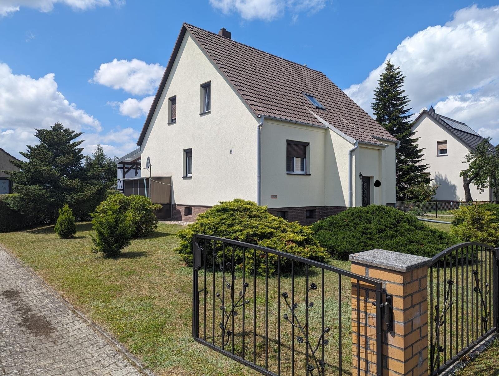 Einfamilienhaus zum Kauf 275.000 € 6 Zimmer 145 m²<br/>Wohnfläche 980 m²<br/>Grundstück Spremberg Spremberg 03130