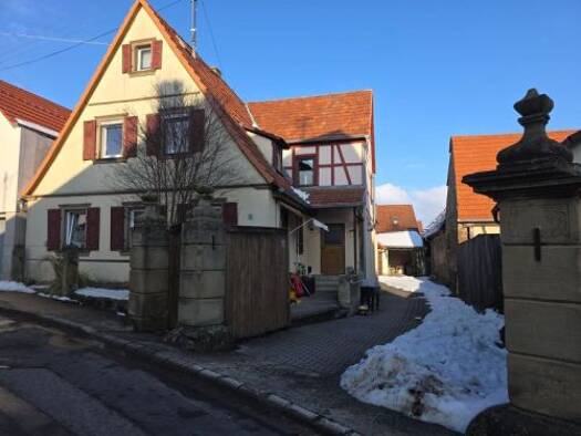 Einfamilienhaus zum Kauf 300.000 € 12 Zimmer 260 m² 1.025 m² Grundstück Rügheim Hofheim , Unterfr 97461