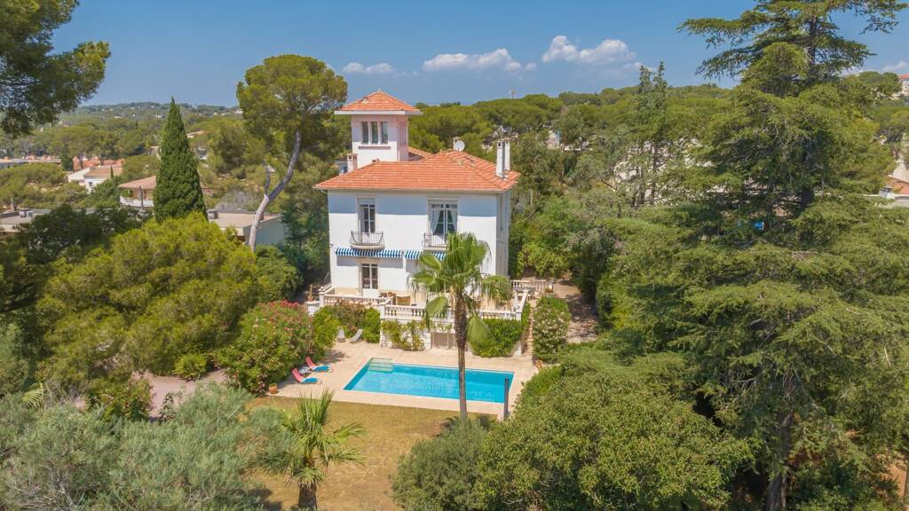 Einfamilienhaus zum Kauf 2.050.000 € 10 Zimmer 350 m² 2.947 m² Grundstück Cabries ST RAPHAEL 83530