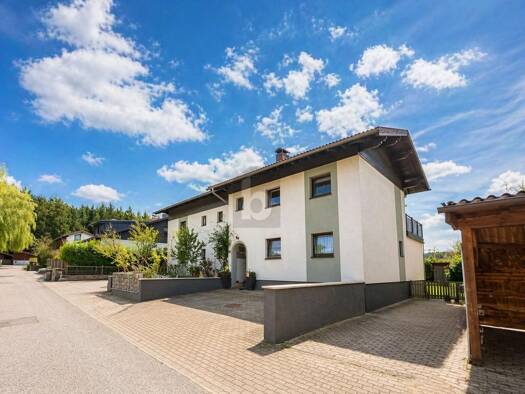Mehrfamilienhaus zum Kauf 1.130.000 € 14 Zimmer 400 m² 1.600 m² Grundstück Perwang am Grabensee 5166