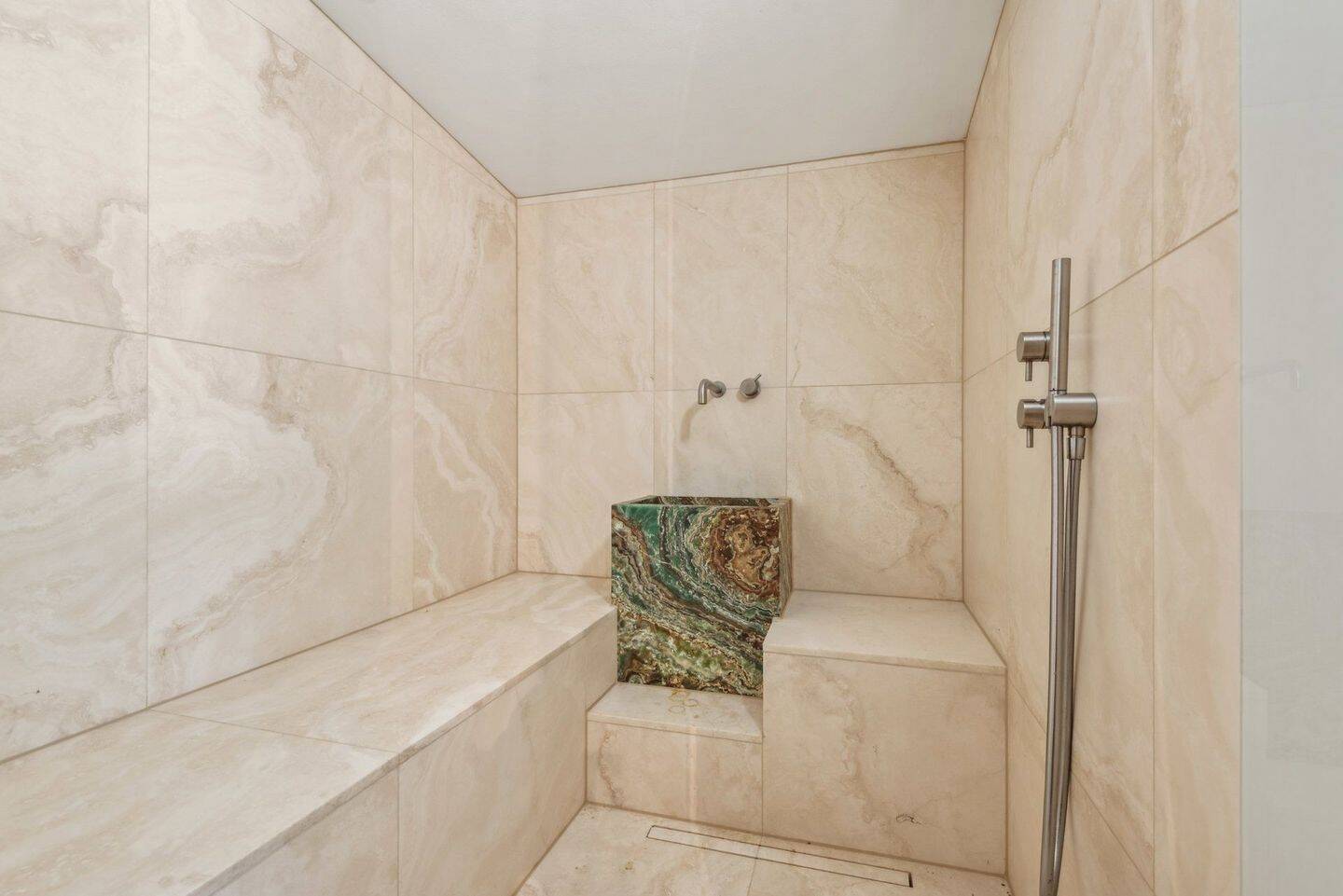 Property thumbnail 17