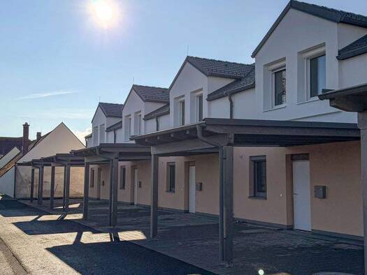 Reihenmittelhaus zur Miete - Erstbezug 1.387 € 4 Zimmer 111,8 m² 185,2 m² Grundstück Wiener Neustädter Straße 3a Lanzenkirchen 2821